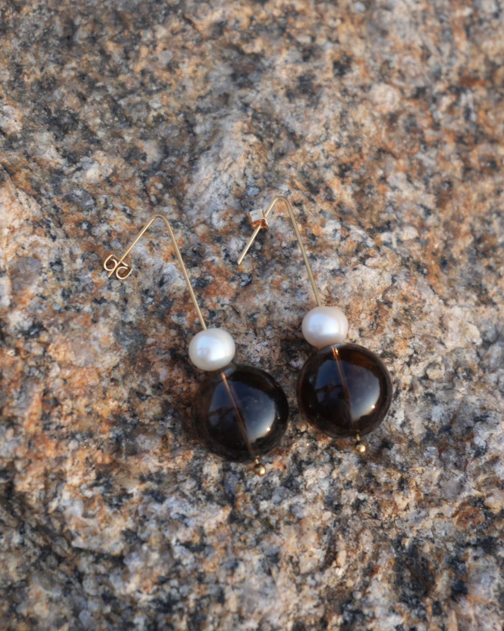 Brown quartz and pearl earrings