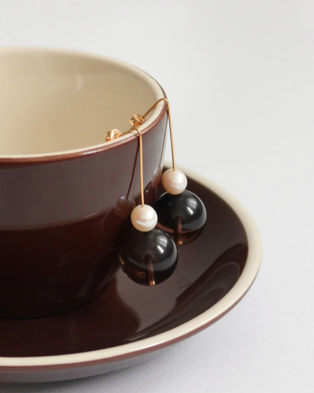 Brown quartz and pearl earrings