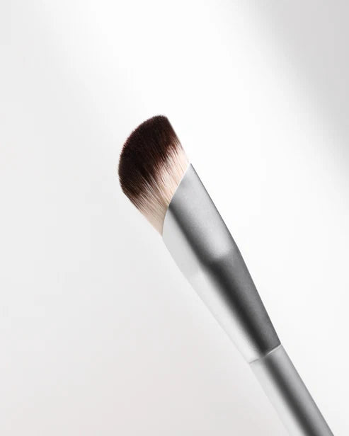 The brush is beveled.